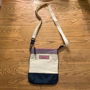 Vineyard Vines Cross body bag